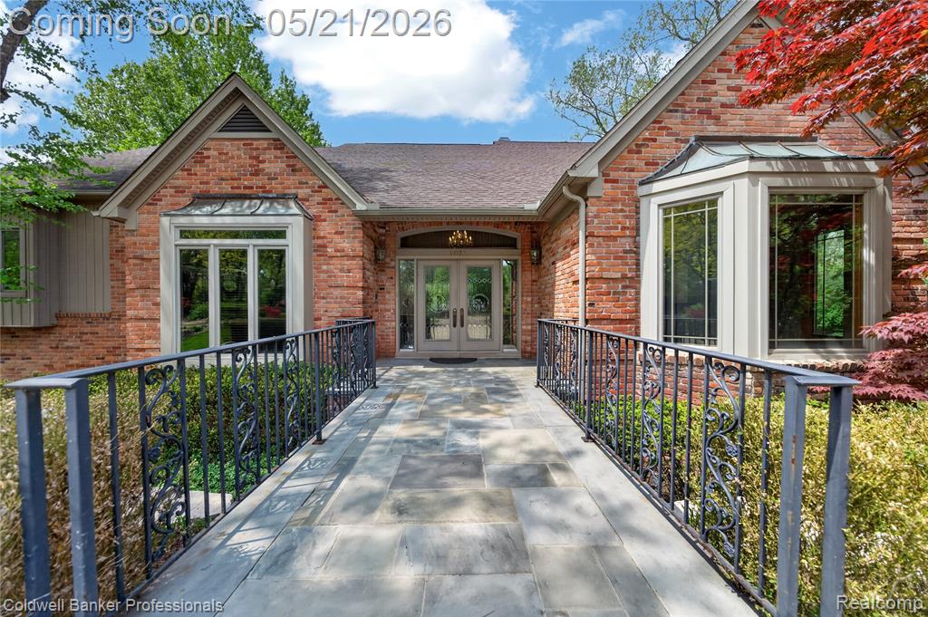 2076 Shore Hill Court, West Bloomfield, MI 48323 — Photo 2