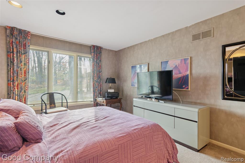 5104 Woodcliff Hill Road W, West Bloomfield, MI 48323 — Photo 36