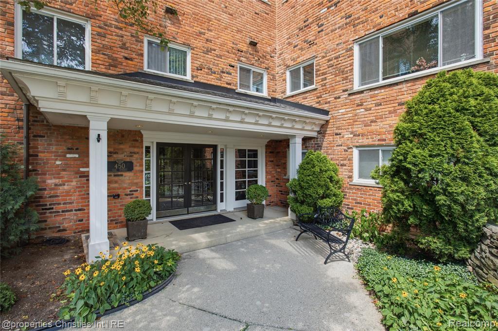 450 Oak Avenue, 203, Birmingham, MI 48009