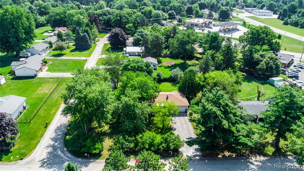 9175 Bernice Drive, Pinckney, MI 48169 — Photo 28