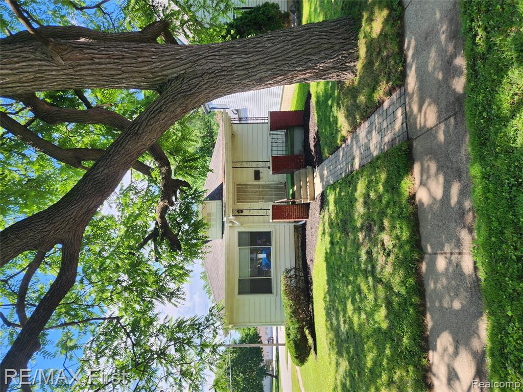 995 Lakeview Street, Waterford, MI 48328 — front exterior