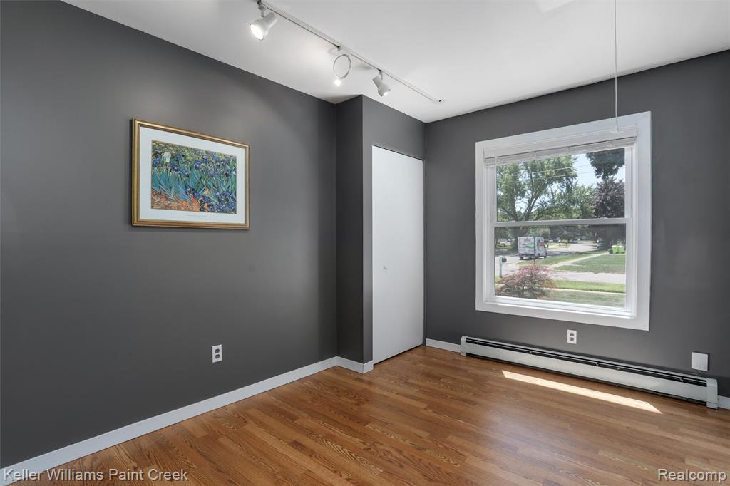 5842 Pleasant Drive, Waterford, MI 48329 — Photo 15