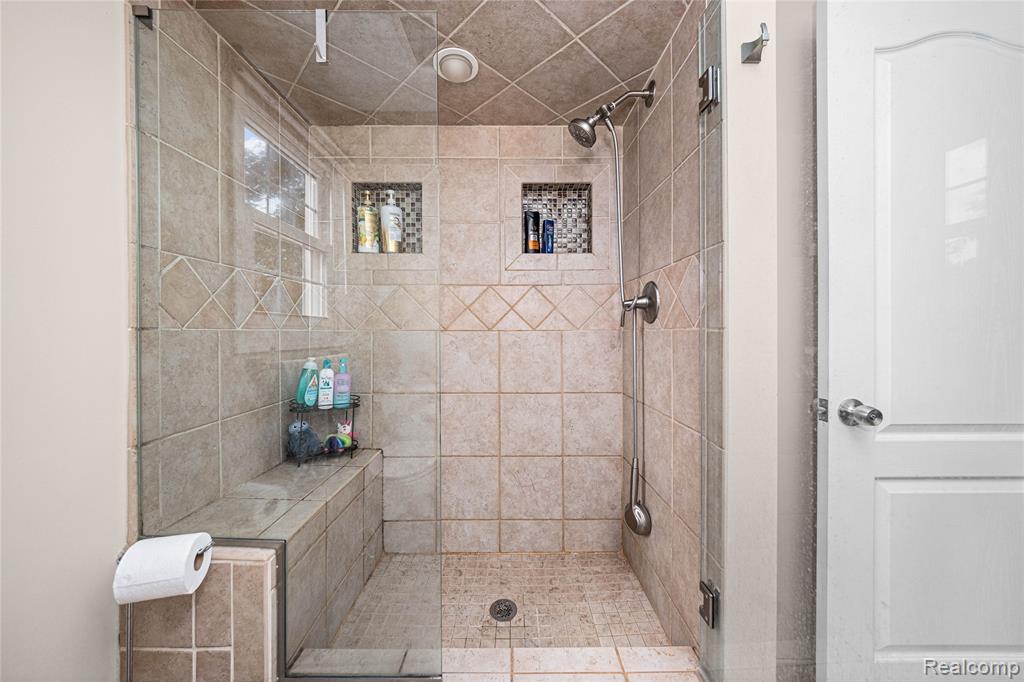 16610 Old Bedford Road, Northville, MI — Photo 38