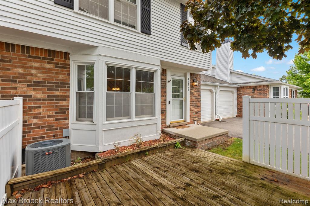 42255 OLD POND Circle, Plymouth, MI 48170 — Photo 18
