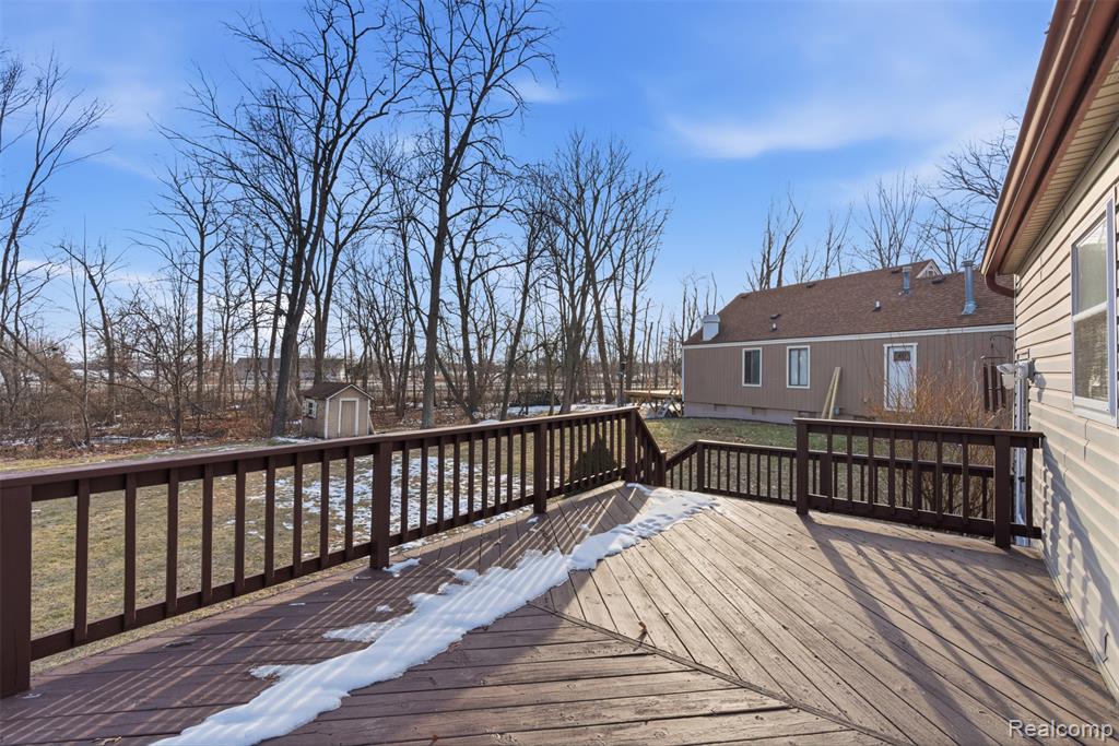 4051 Lake Front Street, Waterford, MI 48328 — Photo 32