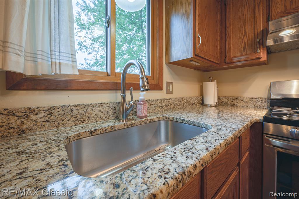 25884 BUCKMINSTER Drive, Novi, MI — Photo 8