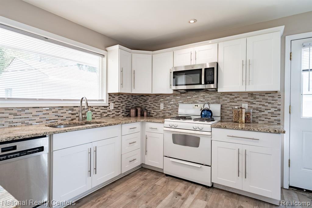 40960 MOORINGSIDE, Novi, MI — Photo 12