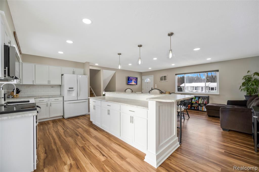 9488 Brookway Court, Goodrich Vlg, MI — Photo 23