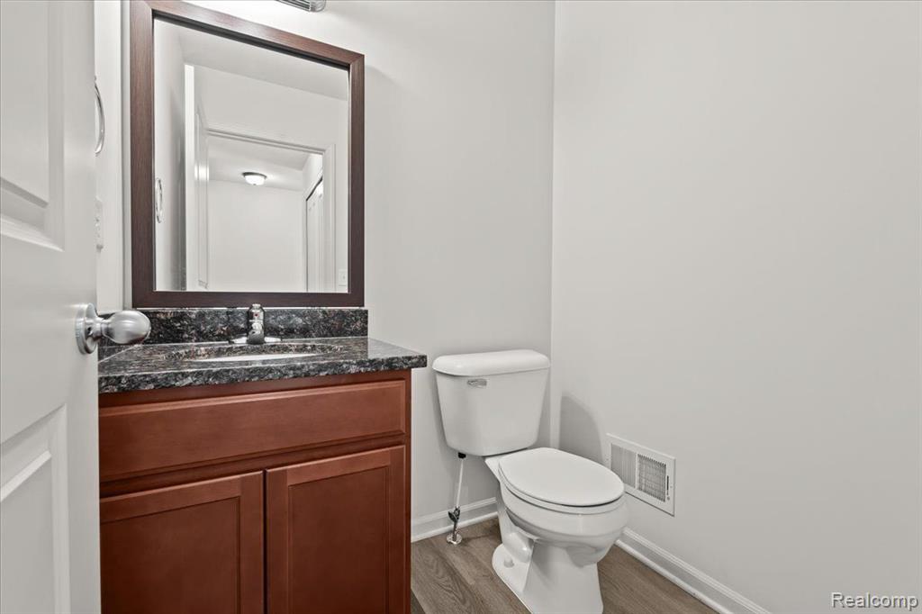 8242 BERWICK Drive, Westland, MI — Photo 16