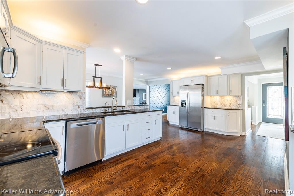 1466 Shankin Court, Wolverine Lake, MI 48390 — Photo 18