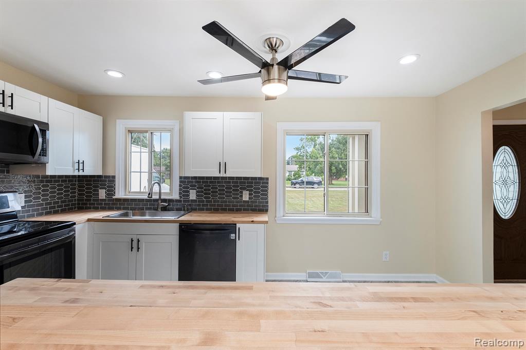 5397 Mapletree Drive, Flint, MI 48532 — Photo 4