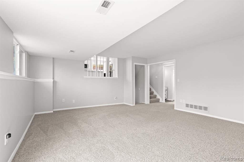 805 ABBEY Lane, Milford, MI 48381 — Photo 13
