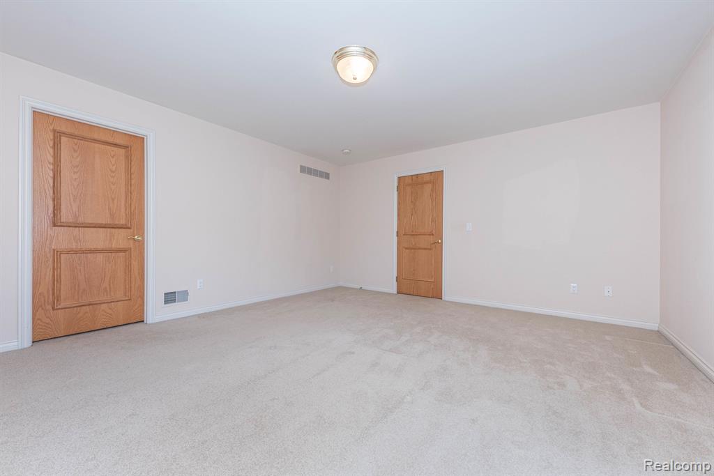5003 HICKORY POINTE Drive, Orchard Lake Village, MI 48323 — Photo 67
