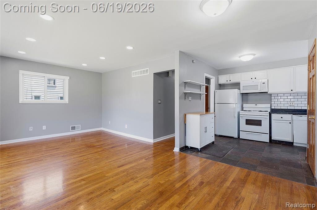 7228 Sterling Street, Center Line, MI 48015 — Photo 2