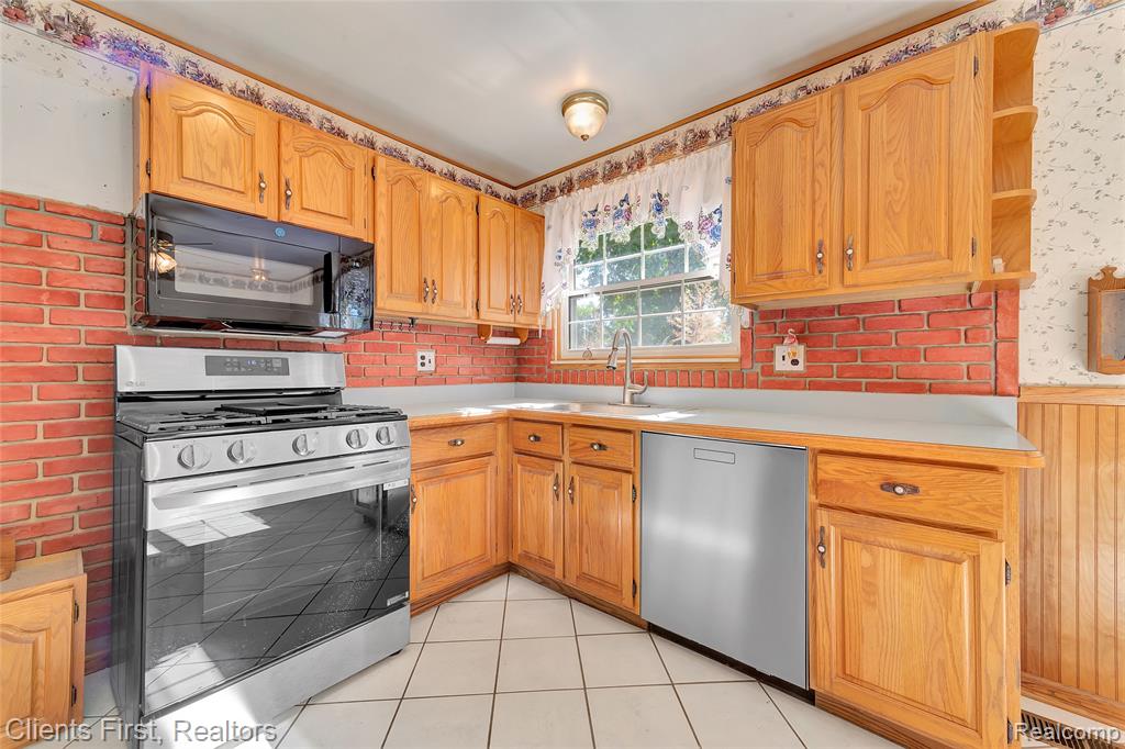 41527 Hamlin Street, Belleville, MI 48111 — Photo 8
