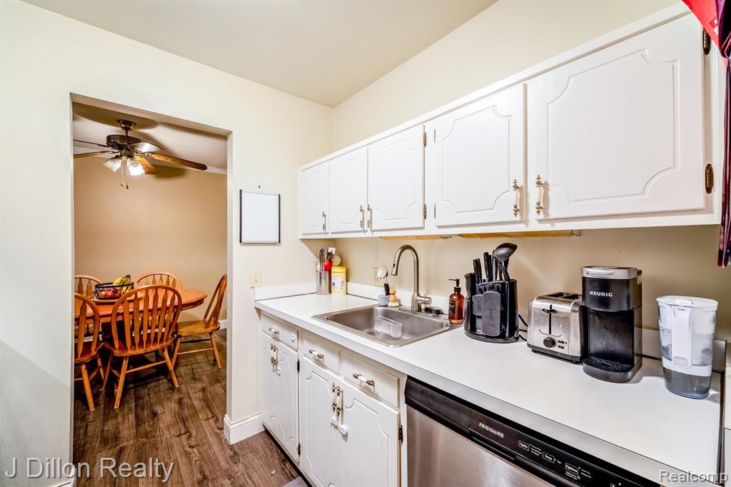 653 E Fox Hills Drive, 49, Bloomfield Hills, MI 48304 — Photo 8