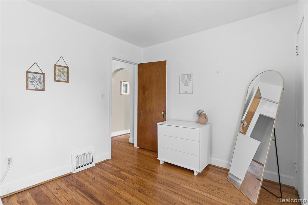 2496 Stockbridge Street, Burton, MI 48509 — Photo 17