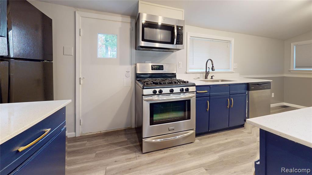 3994 Arcadia Park Drive, Waterford, MI 48328 — Photo 2