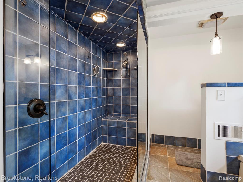 1652 S Hill Circle, Bloomfield Hills, MI 48304 — Photo 24