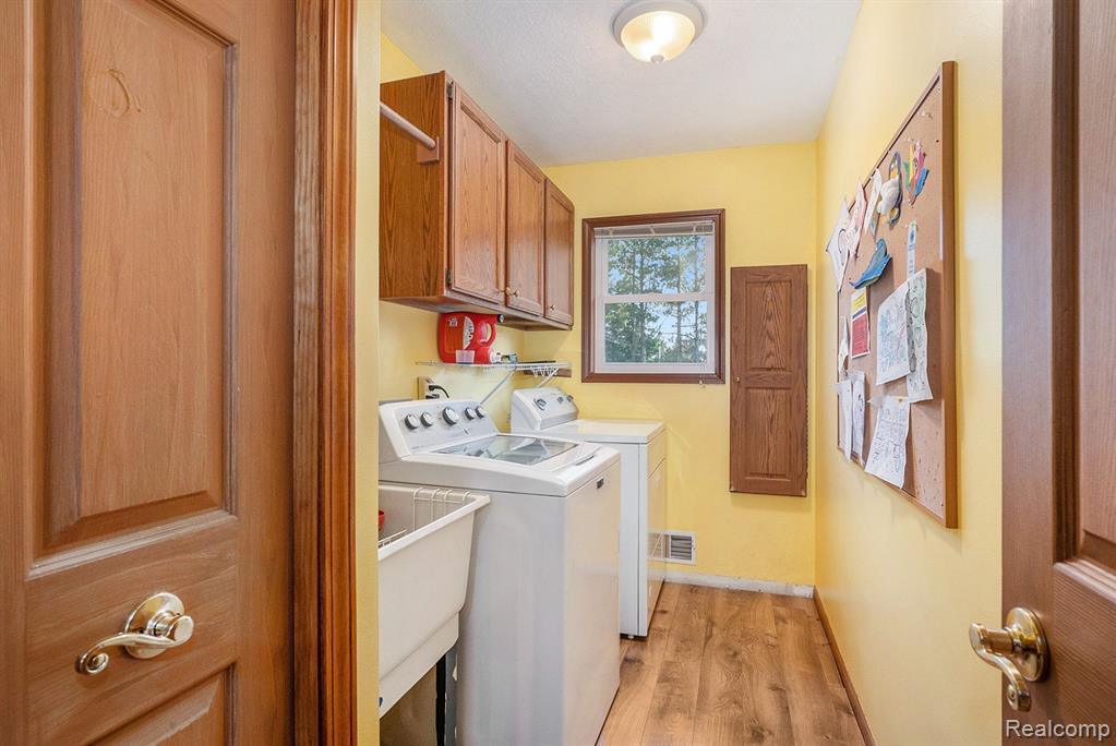 6084 Chatham Court, Grand Blanc, MI 48439 — Photo 32