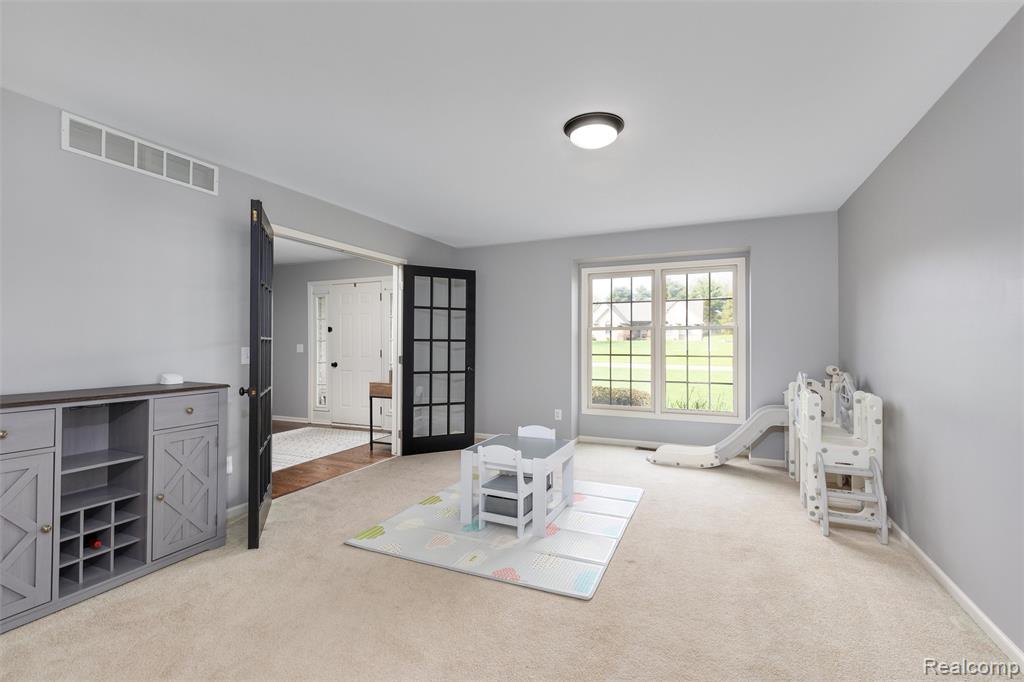 111 Oak Bark Drive, Howell, MI 48843 — Photo 9