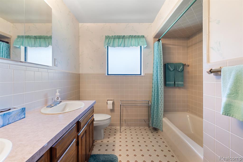 6248 LIVERNOIS Road, Troy, MI 48098 — Photo 25