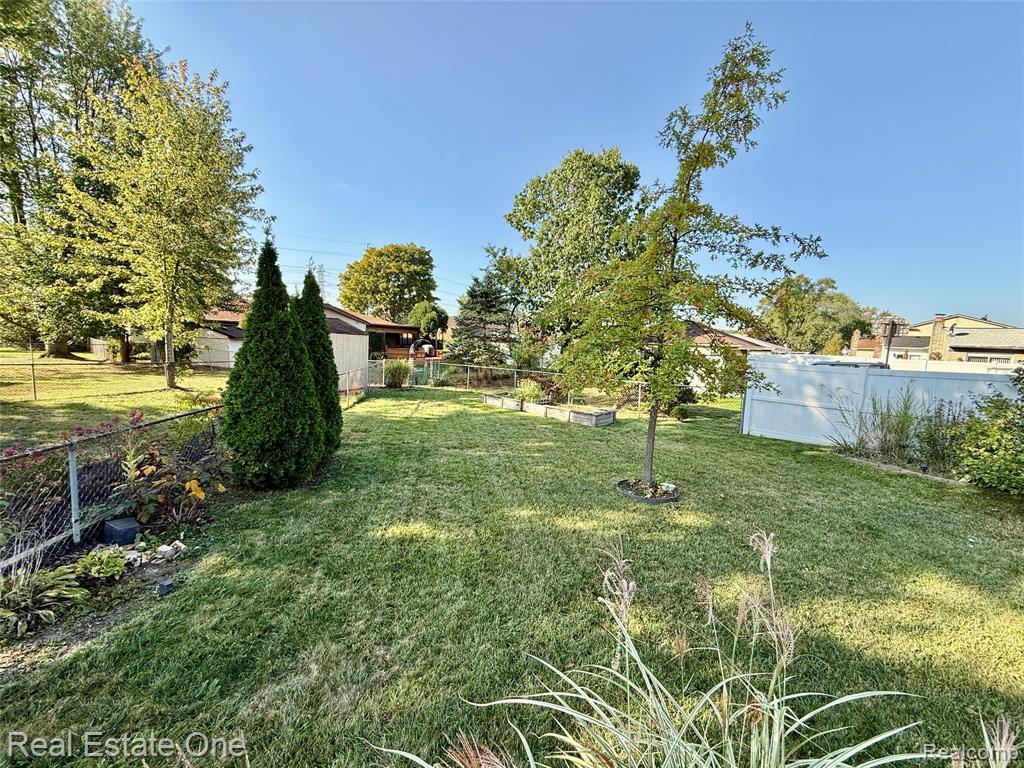 42075 GLORIA Drive, Canton, MI 48187 — Photo 55
