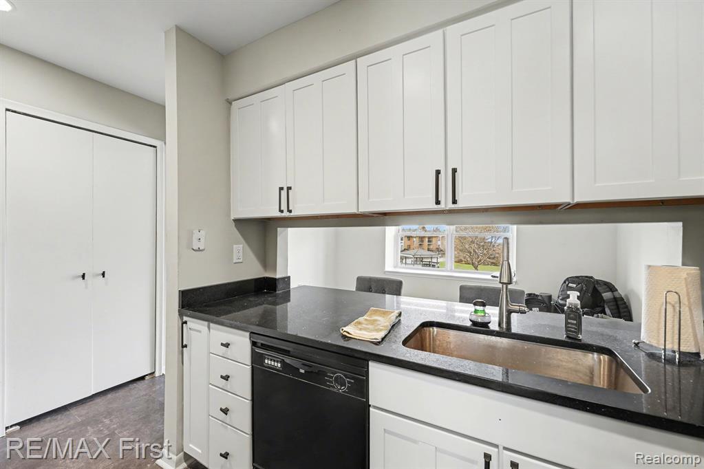 31120 Hunters Drive, 98, Farmington, MI 48334 — Photo 11