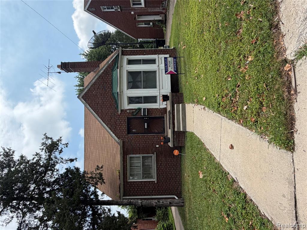 18260 Strathmoor Street, Detroit, MI 48235
