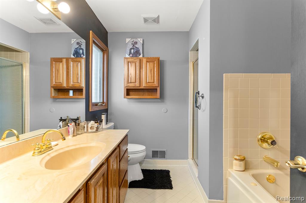 812 N BEECH DALY Road, Dearborn Heights, MI 48127 — Photo 18