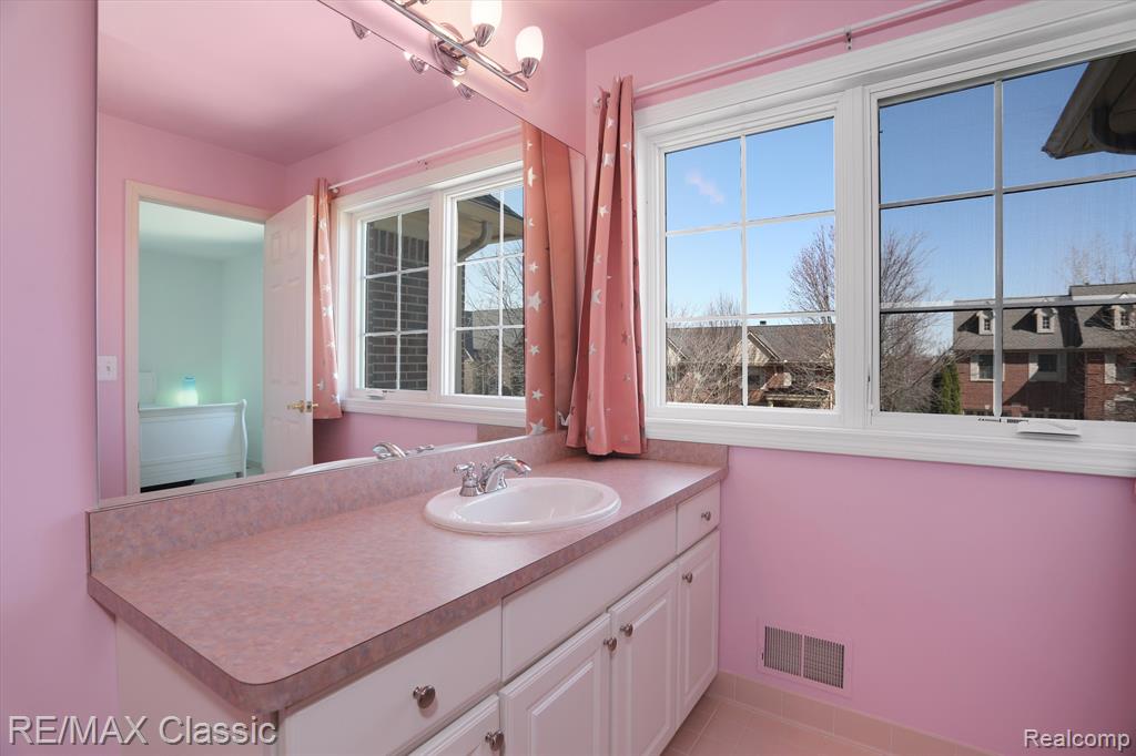 41547 BURROUGHS Avenue, Novi, MI 48377 — Photo 33