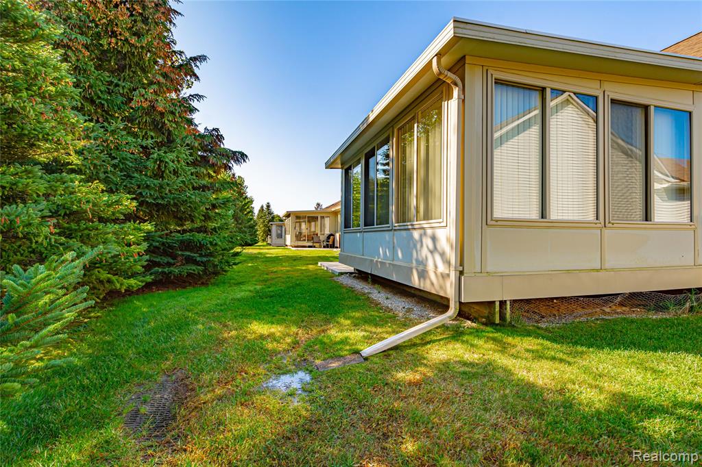 582 Snowbird Circle E Circle E, St. Clair, MI 48079 — Photo 4