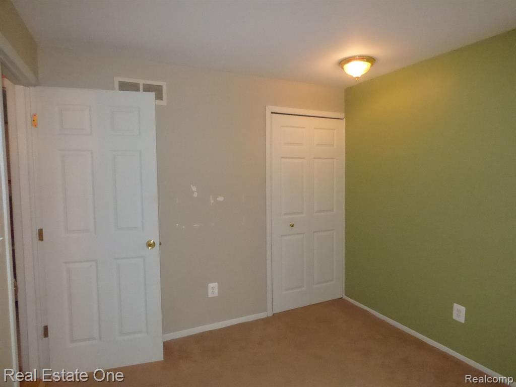 202 Princeton Drive, South Lyon, MI 48178 — Photo 16