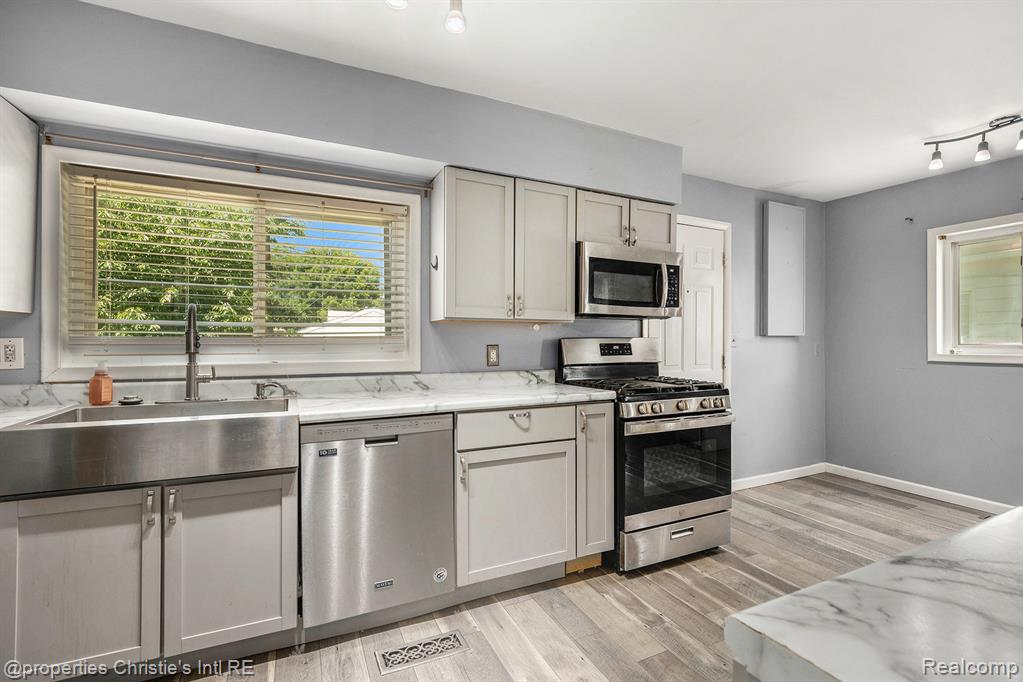 58 Yeamans Street, Mount Clemens, MI 48043 — Photo 9