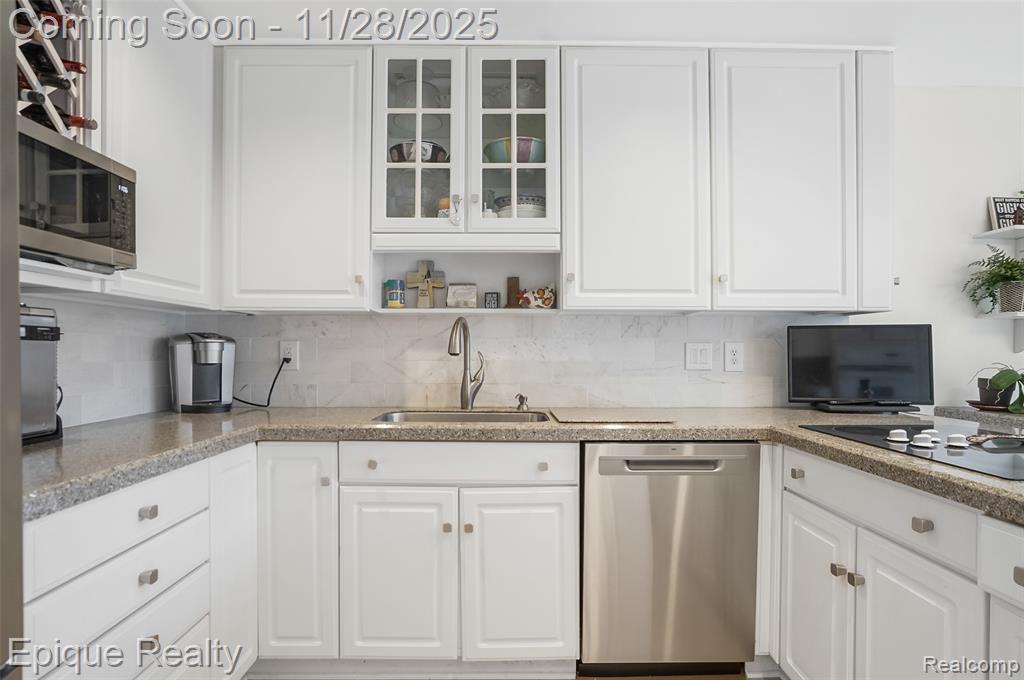 2164 Bordeaux Street, West Bloomfield, MI, 48323