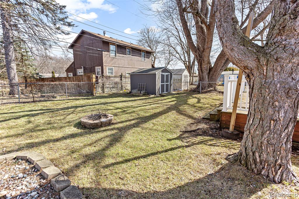 37137 Jefferson Avenue, MI — Photo 32
