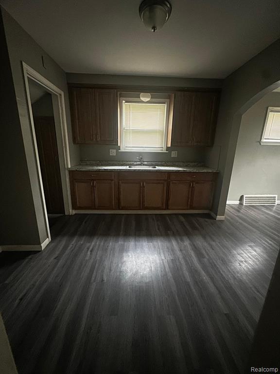 20413 Kingsville Street, Harper Woods, MI 48225 — Photo 12