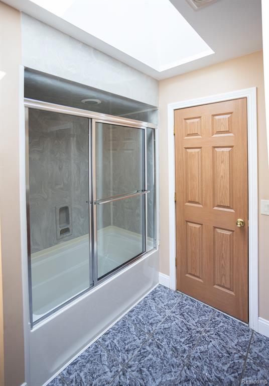 5881 NANEVA, West Bloomfield, MI — Photo 57