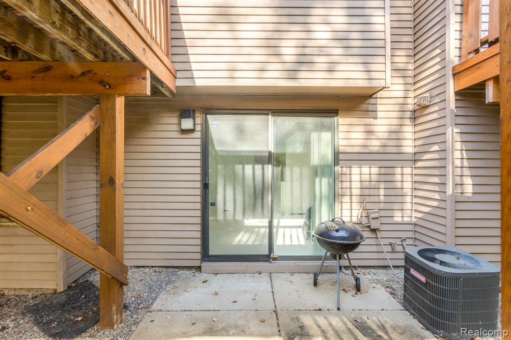 24547 PRIMROSE Lane, Southfield, MI 48033 — Photo 5