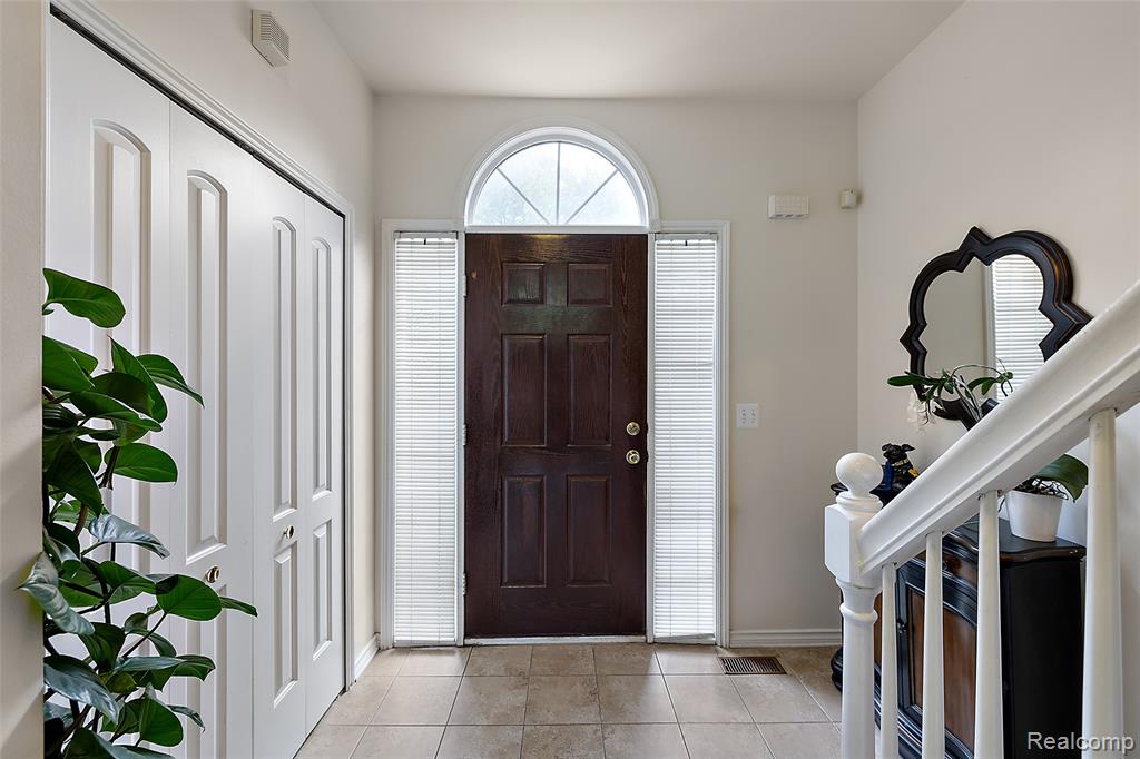 19208 W 11 Mile Road, Lathrup Village, MI 48076 — Photo 19