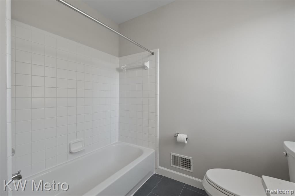 45914 Portsville Drive, Macomb, MI 48044 — Photo 30