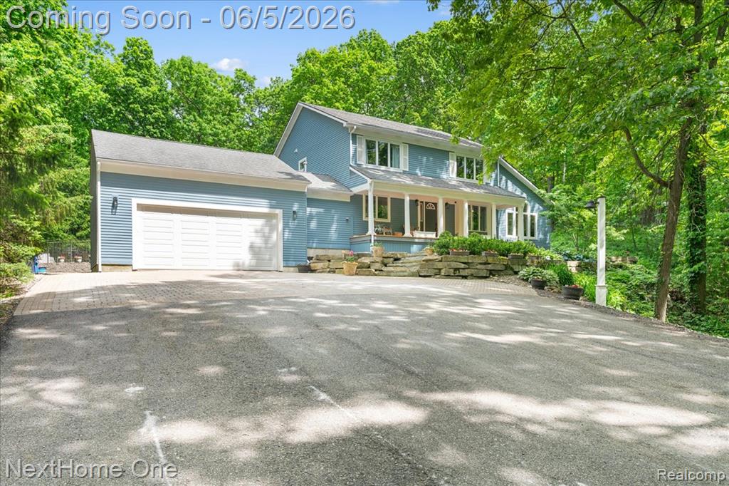 2533 Spring Grove Drive, Brighton, MI 48114 — front exterior