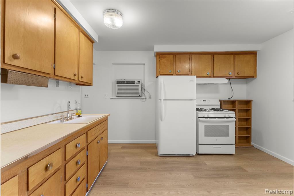 4921 GERTRUDE Street, Dearborn Heights, MI 48125 — Photo 10