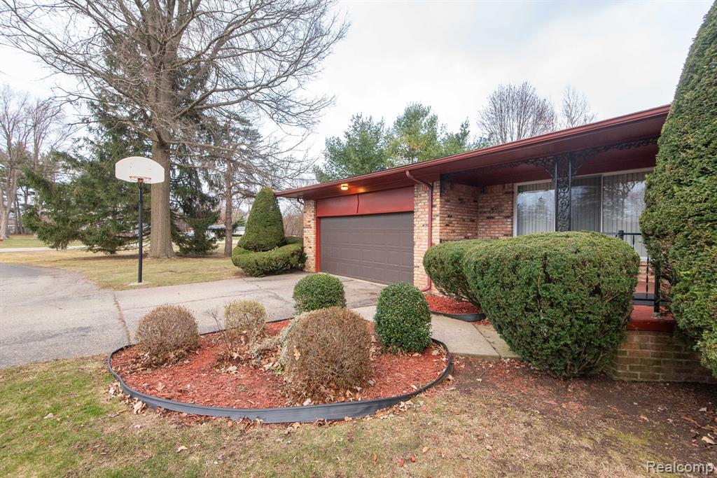 6226 GOLFVIEW Drive, Burton, MI 48509 — Photo 73