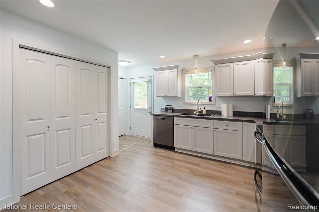 6263 Marywood Avenue, Lansing, MI 48911 — Photo 6