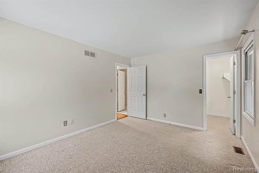 41916 King Edward Court, Clinton Twp, MI 48038 — Photo 11