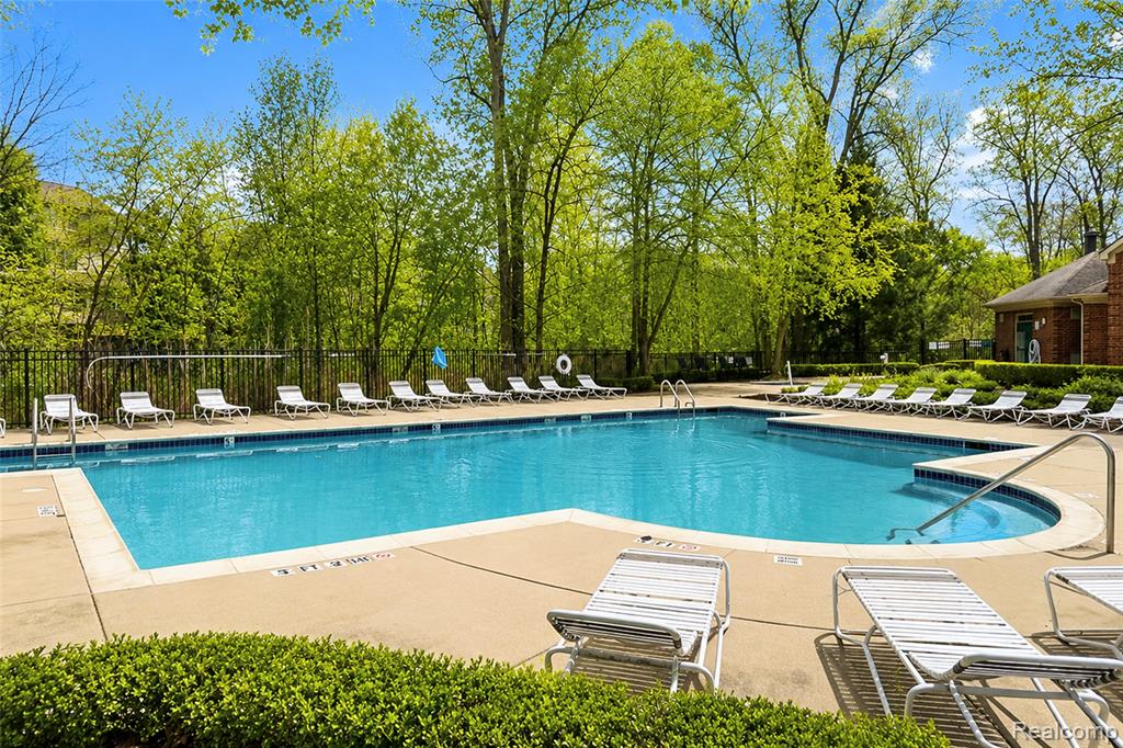 454 Old Pine Way, Walled Lake, MI 48390 — Photo 52