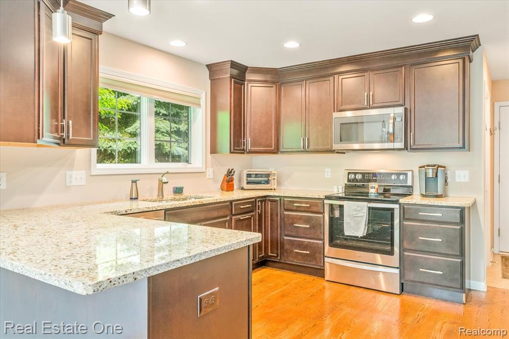43543 Abbey Circle, Canton, MI 48187 — Photo 22