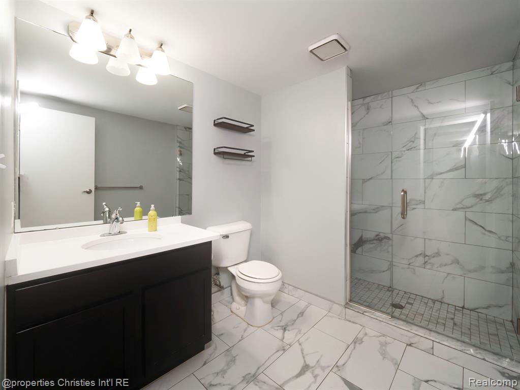 250 E Harbortown Drive, 805, Detroit, MI 48207 — Photo 16