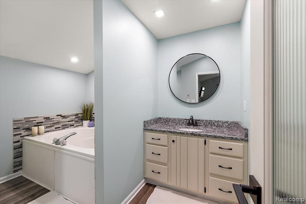 8021 Washburn Road, Goodrich Vlg, MI — Photo 36